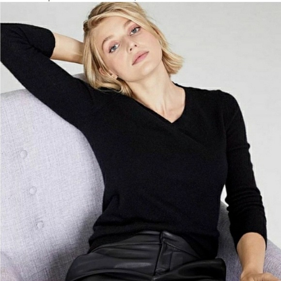 Charter Club Sweaters - Cashmere Charter Club Luxury Black V Neck Pullover Sweater Womens size Medium